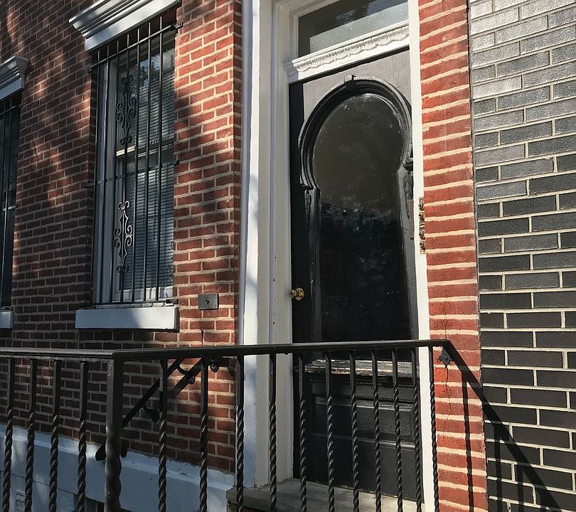 1st image of 629 Catharine St APT 1F