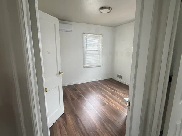 220-11 130th Ave, Springfield Gardens, NY 11413