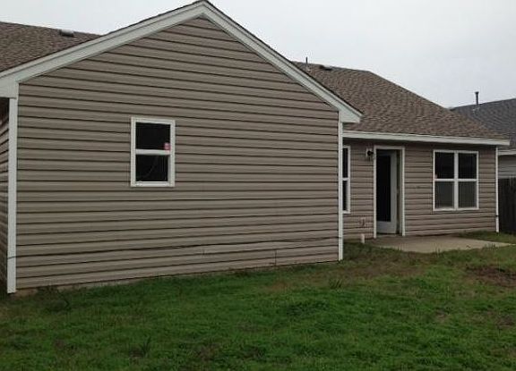 2nd image of 421 Eagle Creek Way