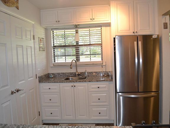 4th image of 410 Le Grand Dr