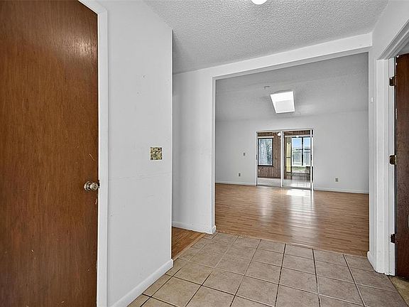 4th image of 52 Blakeport Ln