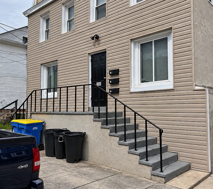 136 Spring St
