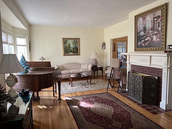 3rd image of 32 N Kensington Pl