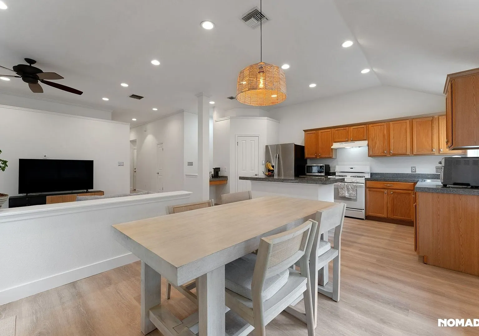 Spacious 4BR House in Austin — Photo 3