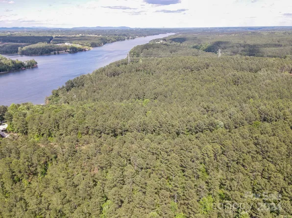 2189 Lighthouse Ln, Connelly Springs, NC 28612