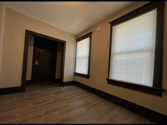3rd image of 605 Linwood Ave Unit 4