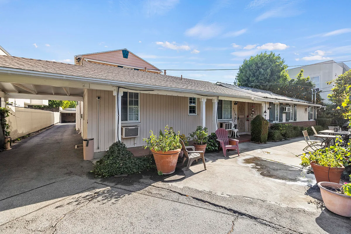 Building Photo - 4924 Cahuenga Blvd
