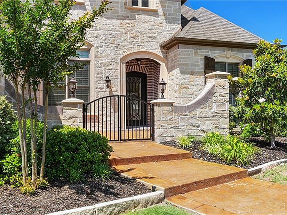 3rd image of 308 Park Lake Dr