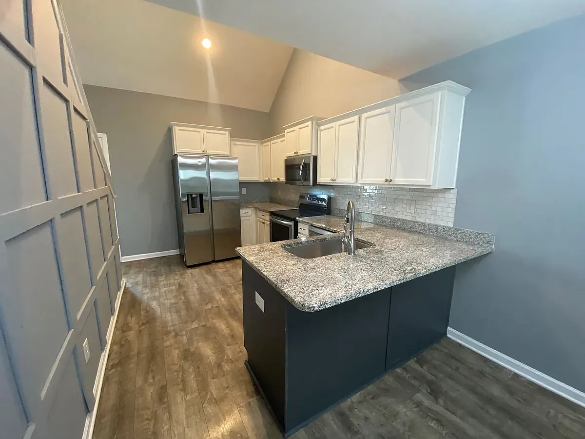 3 bed, 1615 sqft, $1,900 — Photo 3