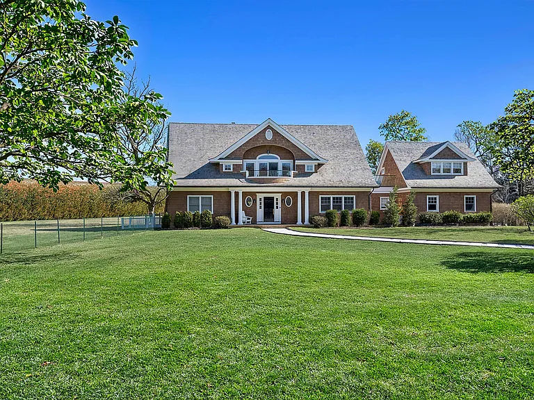 Farmview Dr — Photo 1