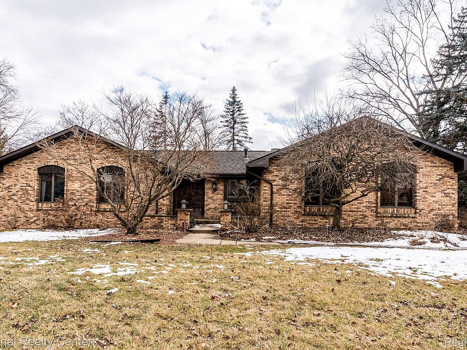 1st image of 6734 Mountain Dr