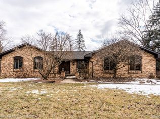 6734 Mountain Dr, Troy, MI 48098