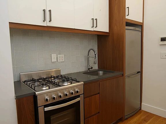 2nd image of 949 Willoughby Ave APT 116