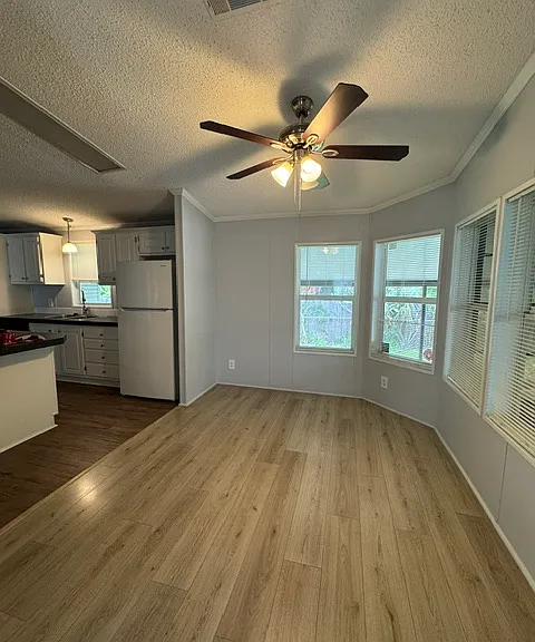 652 Coral Cir — Photo 8