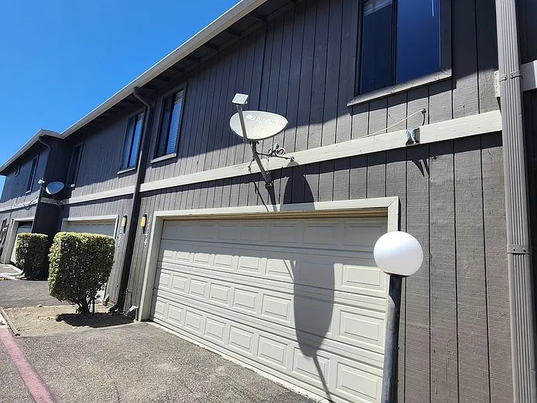 1744 Longbranch Ave — Photo 2
