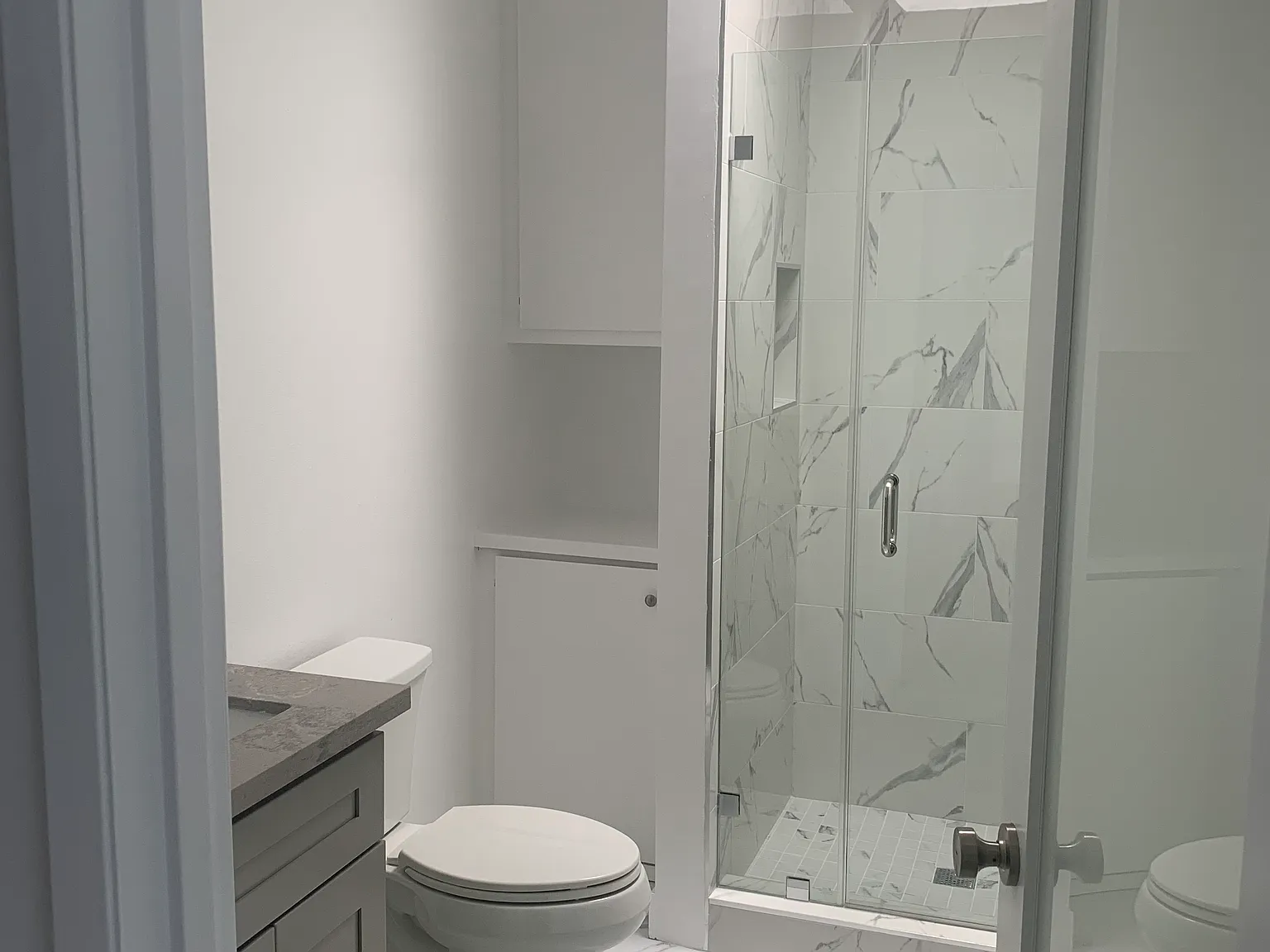 2 bed, 1040 sqft, $4,500 — Photo 3