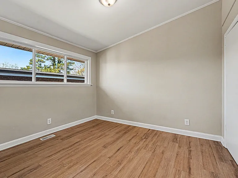 511 Saunders Pl #B — Photo 12
