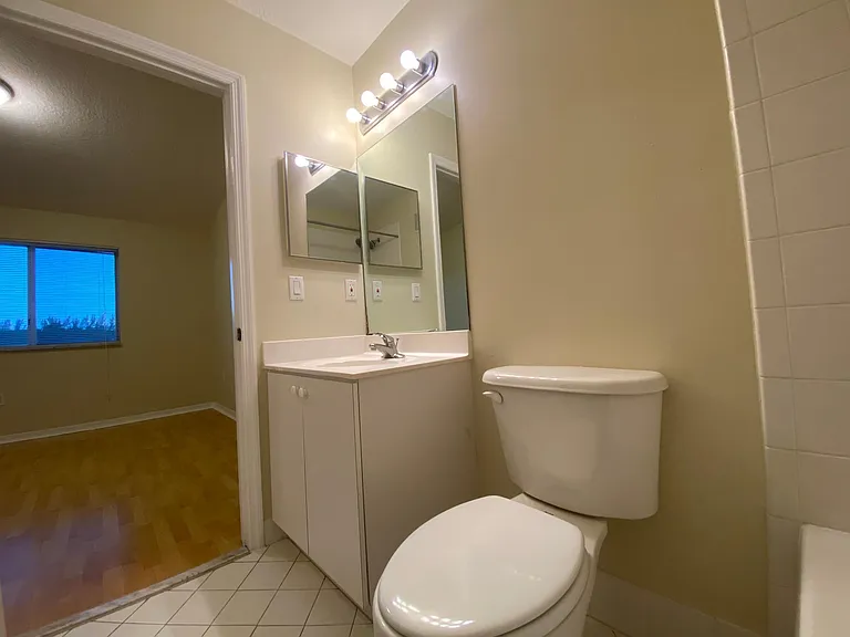 1260 SE 29th St #203 — Photo 10
