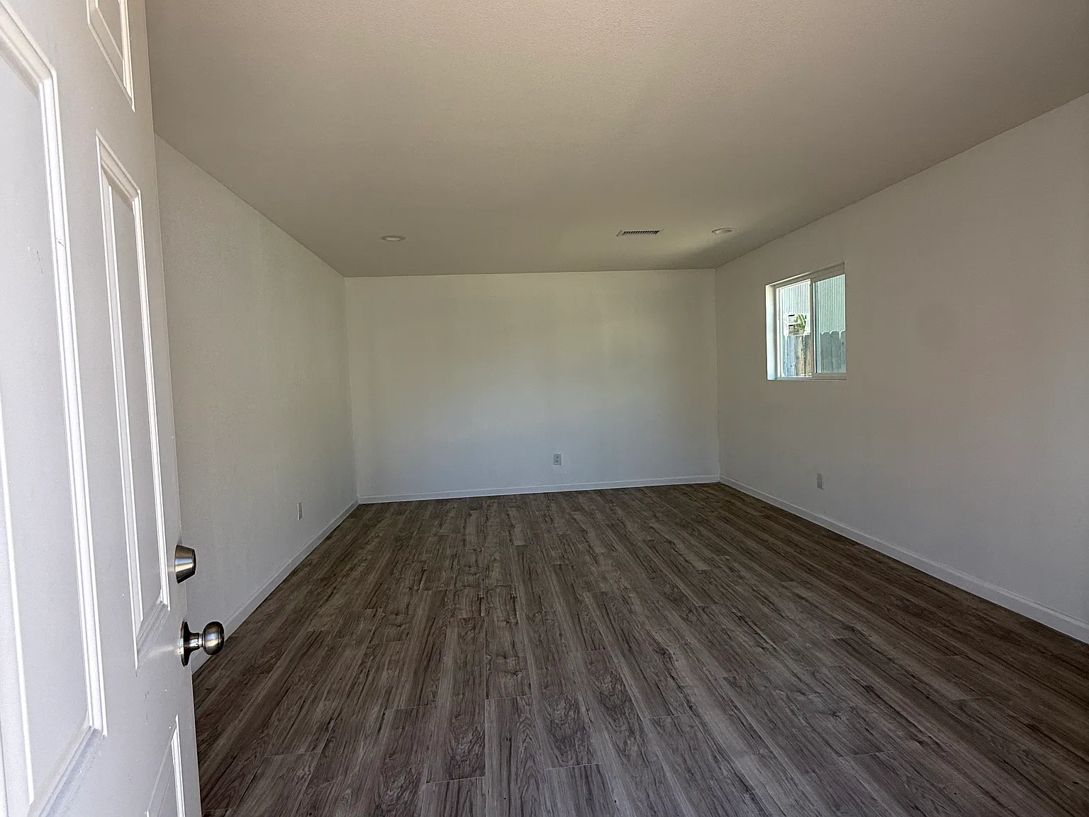 2 bed, 850 sqft, $1,900 — Photo 3