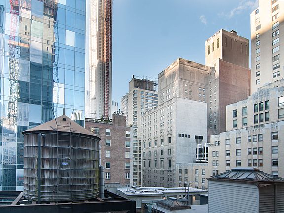 2nd image of 150 W 58th St APT 12C