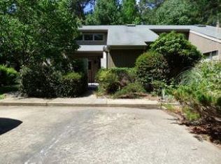 16 Tottenham Ln, Chapel Hill, NC 27517