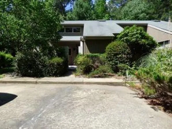 16 Tottenham Ln, Chapel Hill, NC 27517