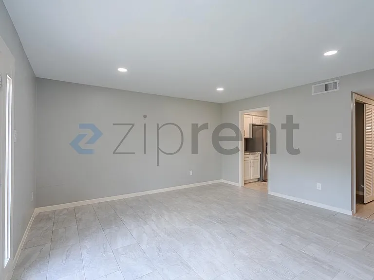 10349 Longmont Dr — Photo 9