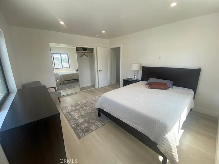 6059 Riverton Ave — Photo 10
