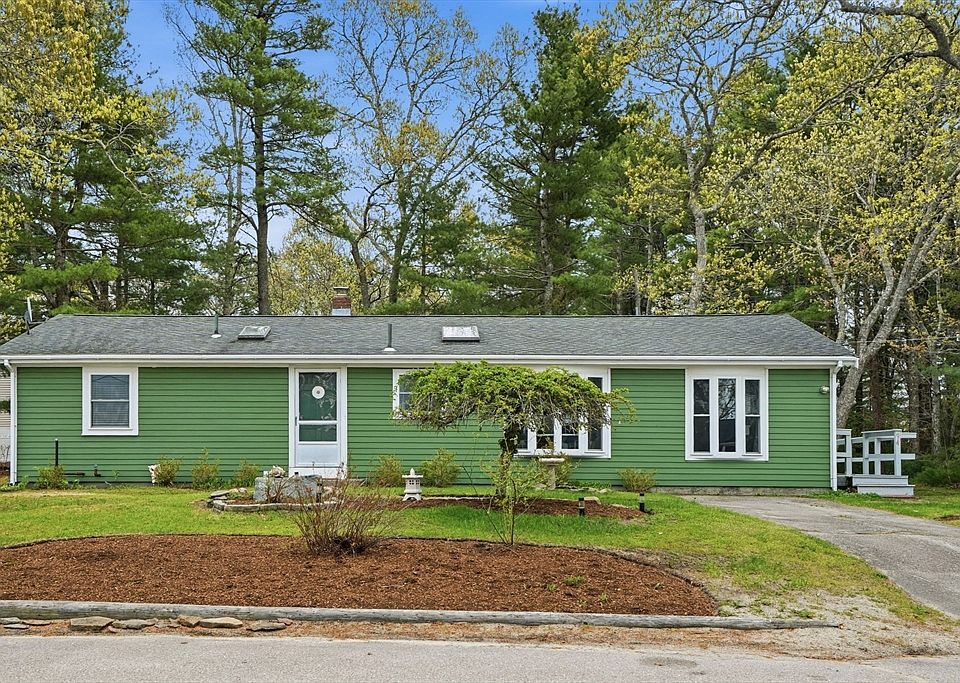 1st image of 94 Edgewater Dr