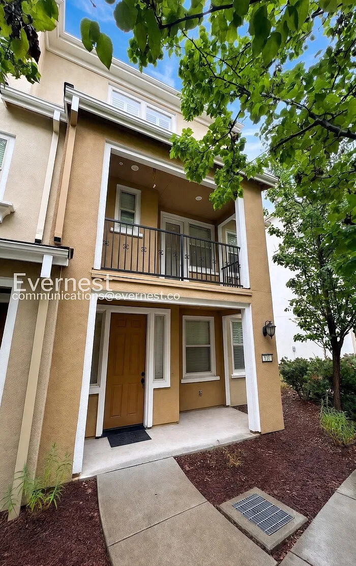 4 bed, 3.5 bath, 2042 sqft, $4,950 — Photo 1