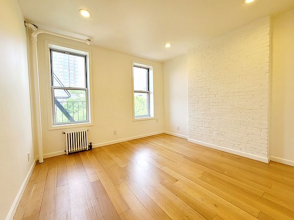 2nd image of 186 Norfolk St APT 4F