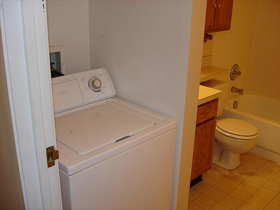 5th image of 1407 Wyndham Cir #101