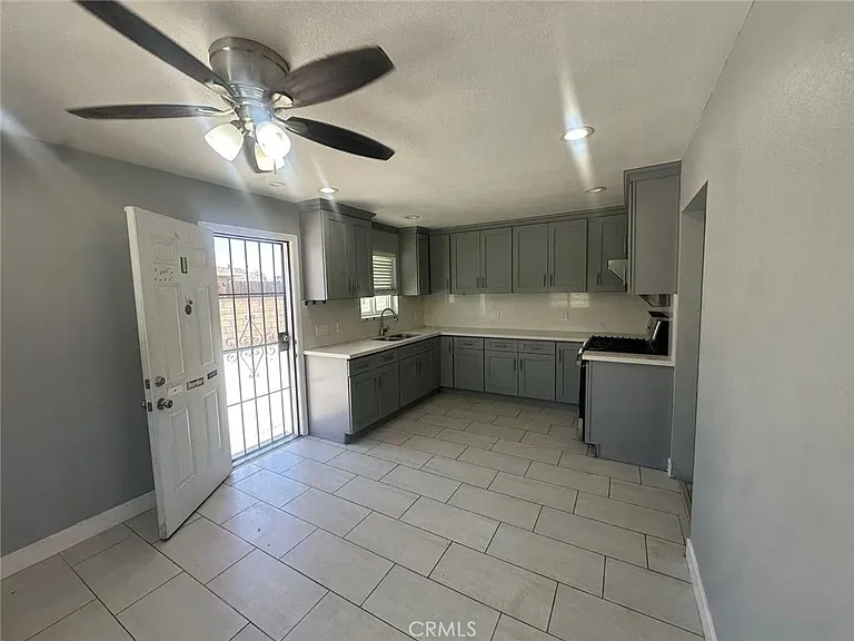 8932 Redwood Ave — Photo 5