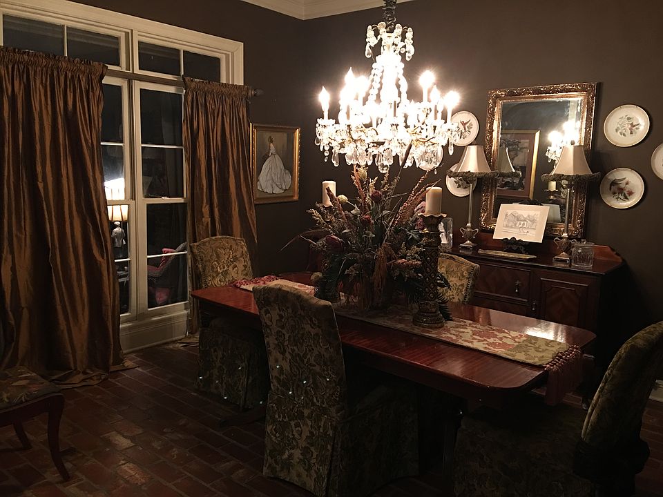 Formal dining 