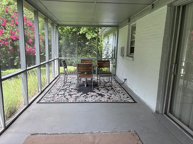 1022 Castleton Way — Photo 6