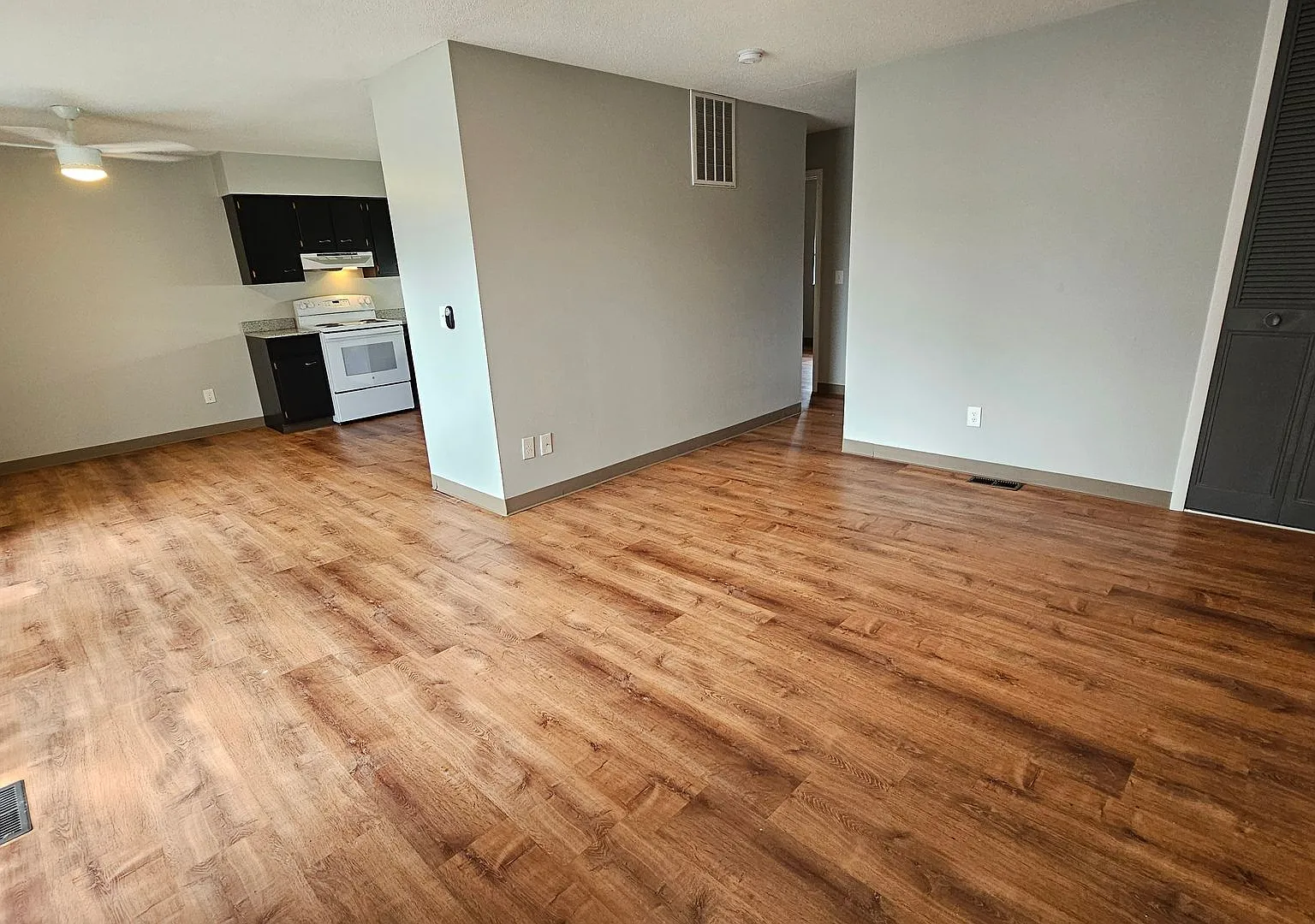 365 W Cook Rd Ranchwood Apartments — Photo 1
