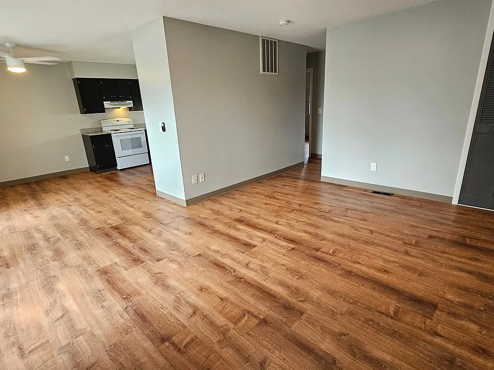 365 W Cook Rd