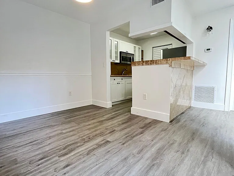 3209 Bird Ave — Photo 4