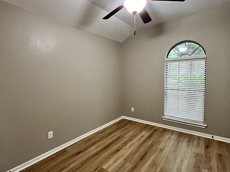 4005 Windswept Dr — Photo 11