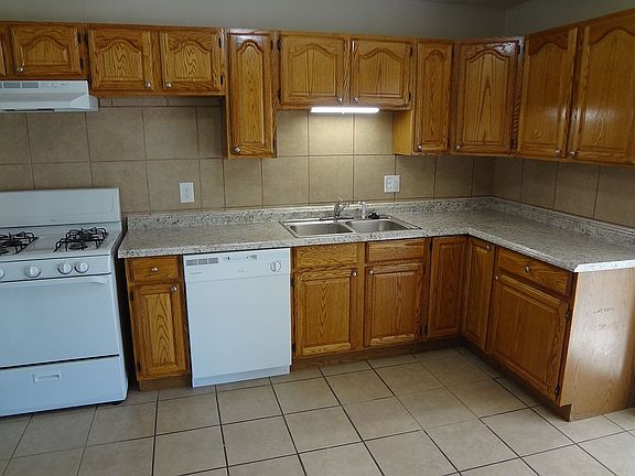 3rd image of 82 Hanson Ln