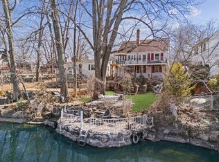 18 Point Dr S, Lake Peekskill, NY 10537