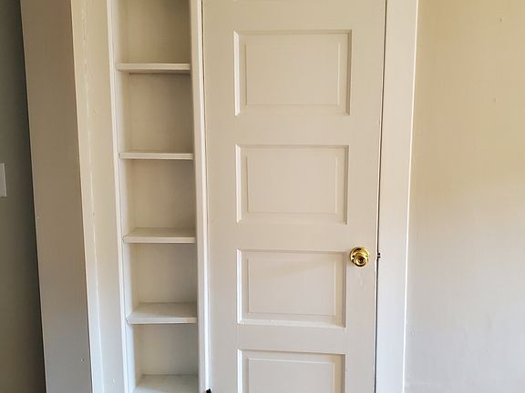 2nd image of 4904 Davenport St #8