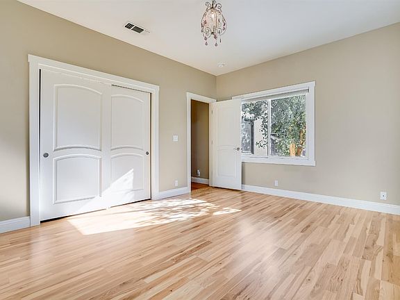 5th image of 904 Sonoma Way