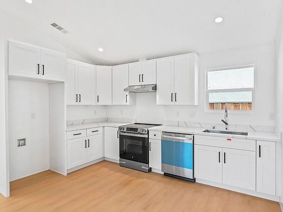 5th image of 374 S 21st St