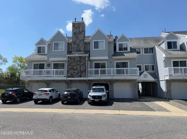 1113 Scarlet Oak Ave, Toms River, NJ 08755