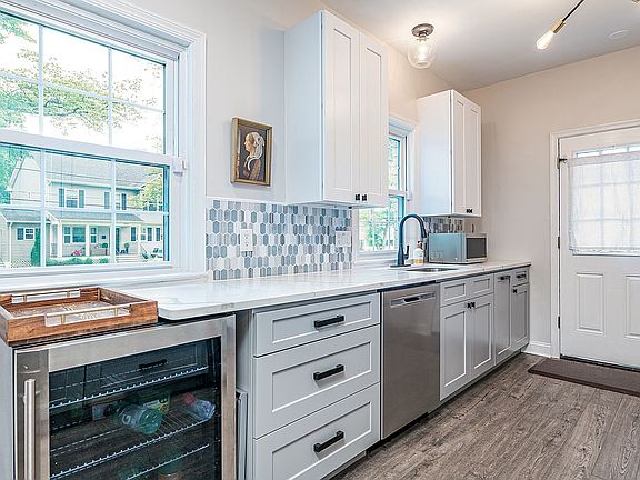 5th image of 9904 Mayfield Dr