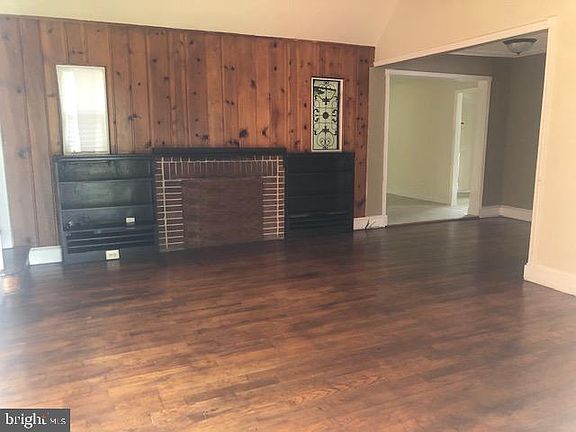 3rd image of 7001 Foster St