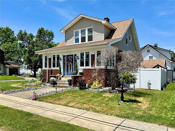 3rd image of 303 E Meyer Ave