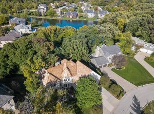 1581 Far Hills Dr, Bartlett, IL