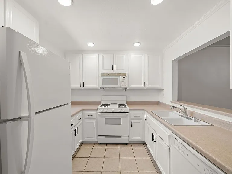 1145 Roswell Ave #203 — Photo 6